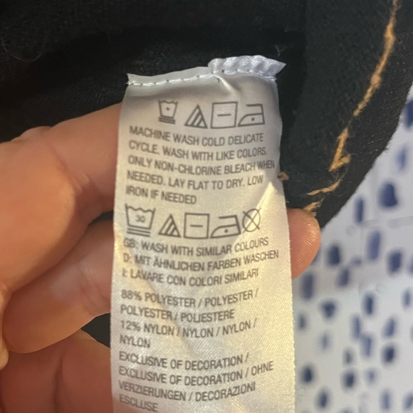 Women’s Black Top Pit 2 Pit 32” - Picture 3 of 3